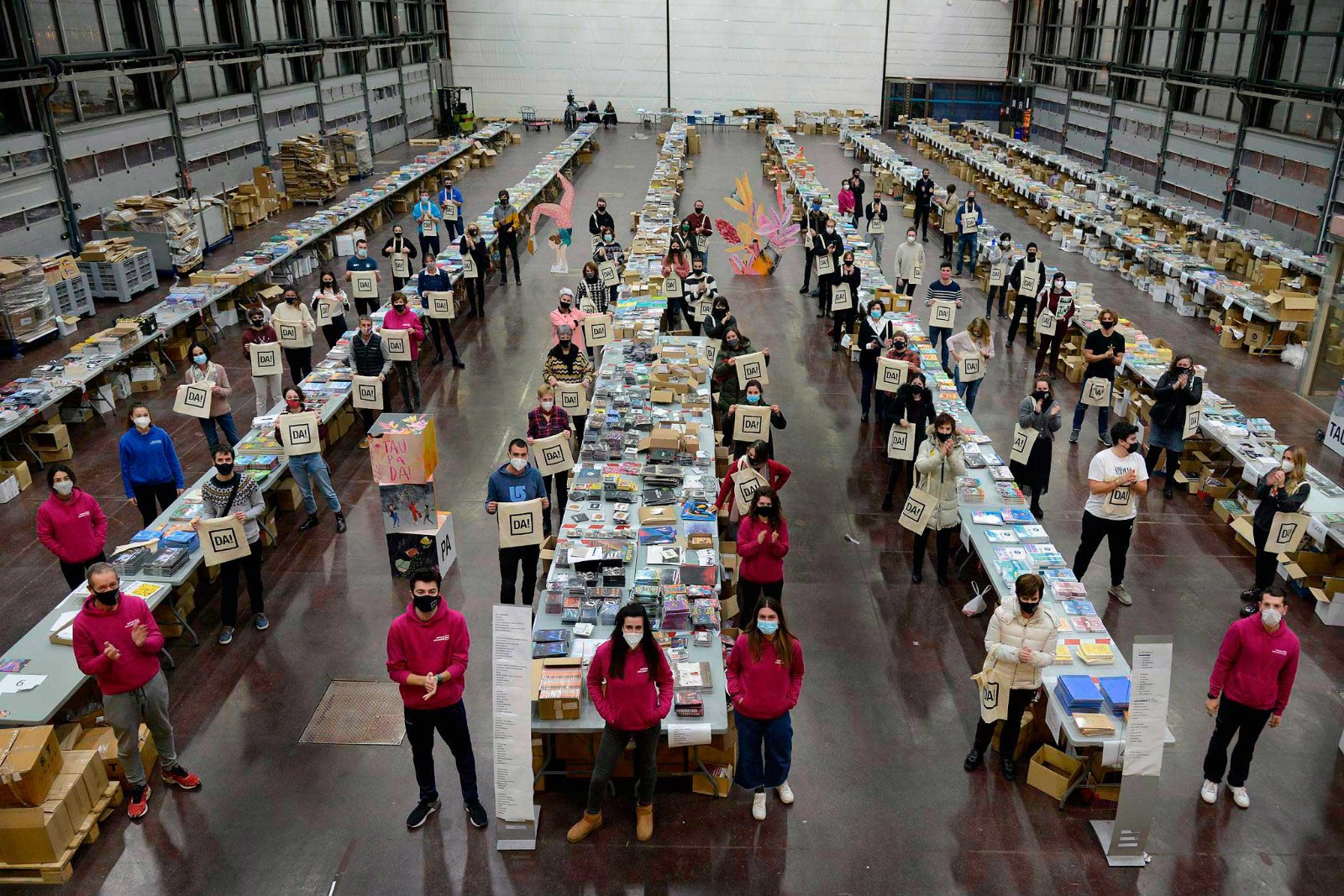 Durangoko Azokako taupada ez da eten: 7.800 erosketa, 27.758 produktu salduta eta 50.000 kulturzale