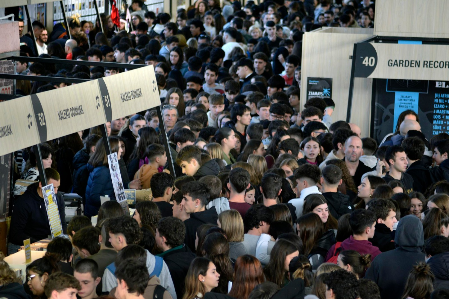 Euskal Herriko ikasleek goraino bete dute Durangoko Azoka